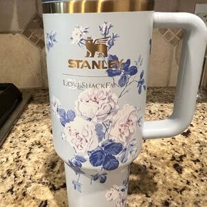 Loveshackfancy x Stanley 40 OZ Everblooming Rosettes Brand new in box! Fast ship